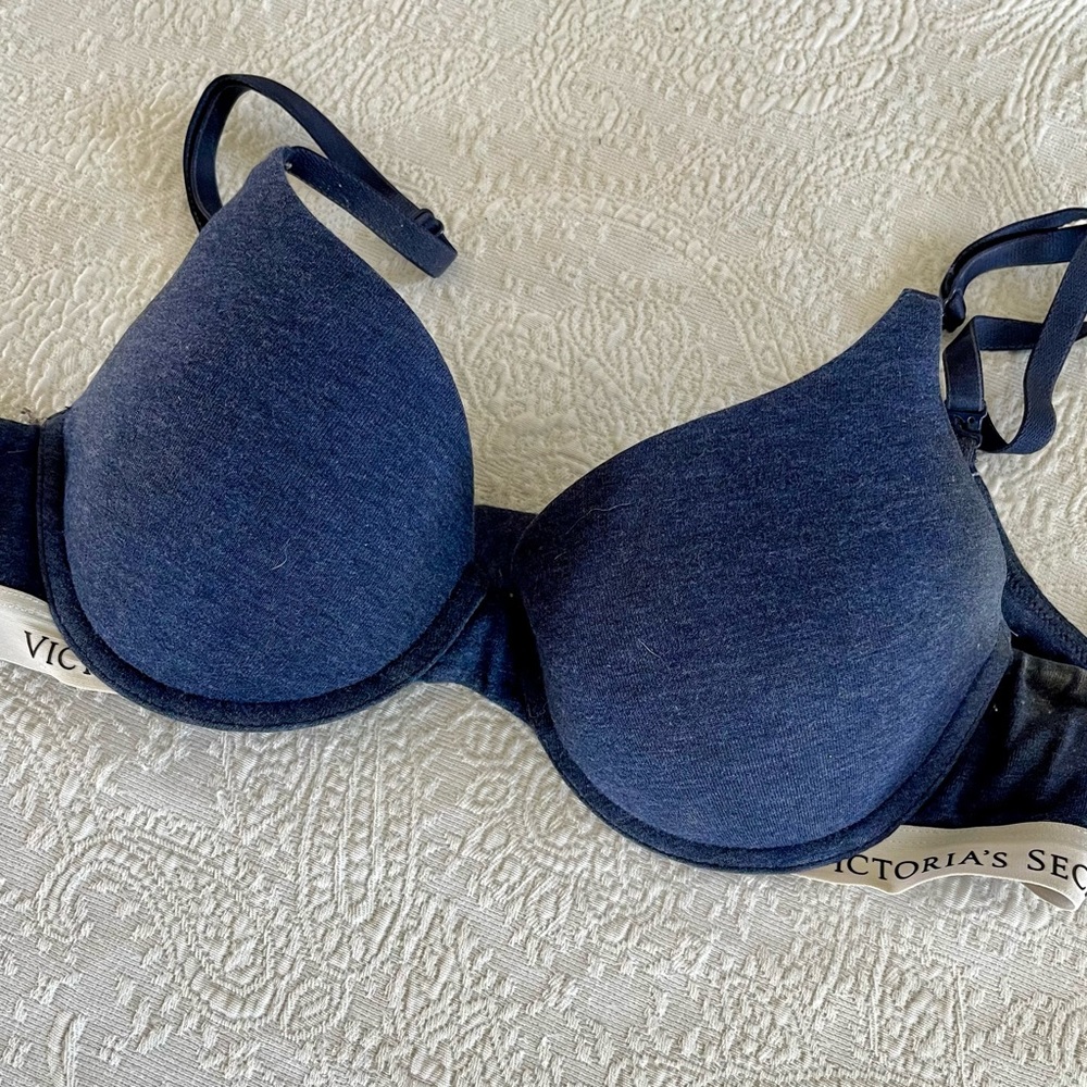 34B Victoria’s Secret tshirt bra